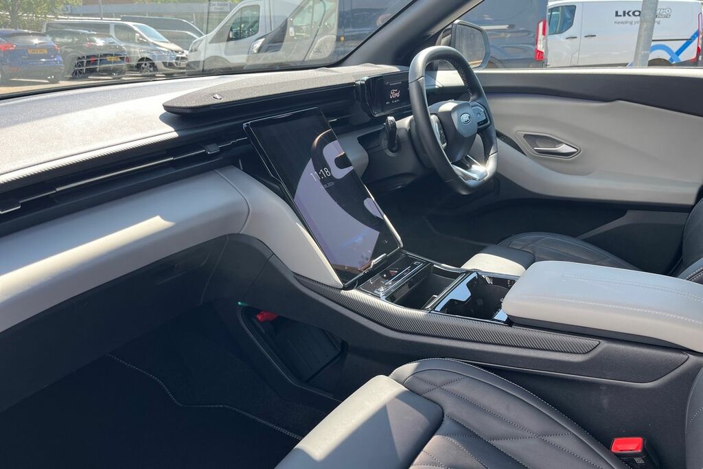 Ford Explorer Range 77Kwh Premium White #18