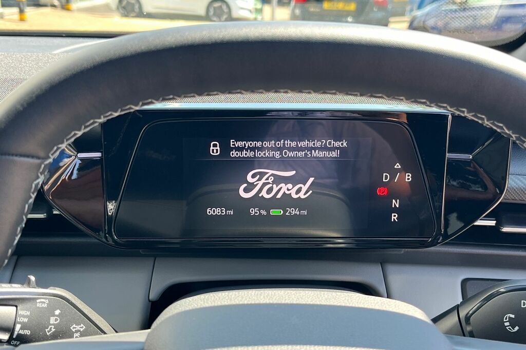 Ford Explorer Range 77Kwh Premium White #13