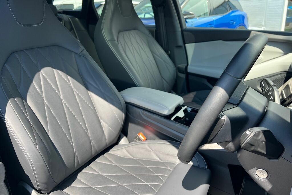 Ford Explorer Range 77Kwh Premium White #17