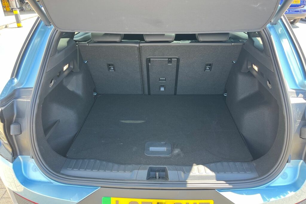 Ford Explorer Range 77Kwh Premium White #21