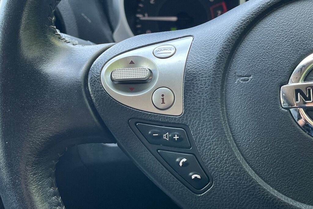 Nissan Juke 1.6 N-connecta Xtronic 117 Bhp Red #33