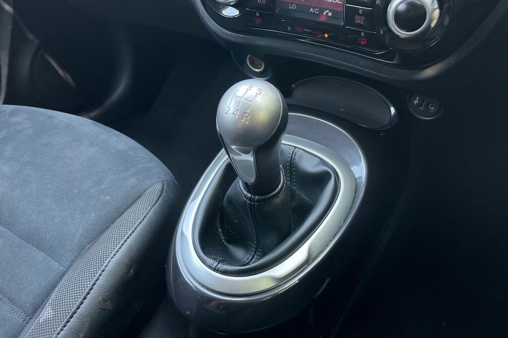 Nissan Juke 1.6 N-connecta Xtronic 117 Bhp Red #32