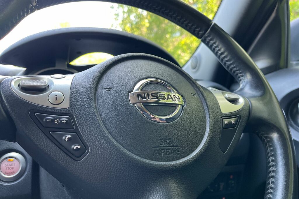 Nissan Juke 1.6 N-connecta Xtronic 117 Bhp Red #37