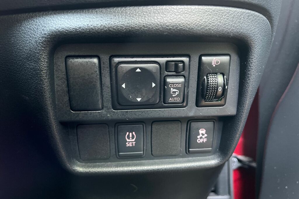 Nissan Juke 1.6 N-connecta Xtronic 117 Bhp Red #35
