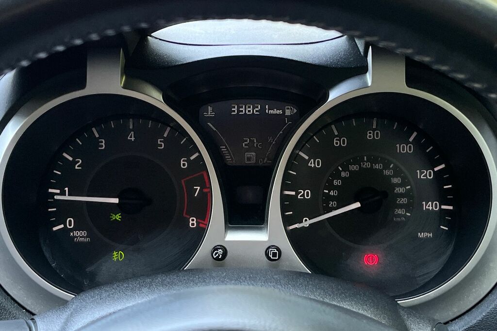 Nissan Juke 1.6 N-connecta Xtronic 117 Bhp Red #13