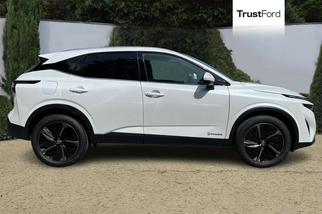 Nissan Qashqai Tekna White #3