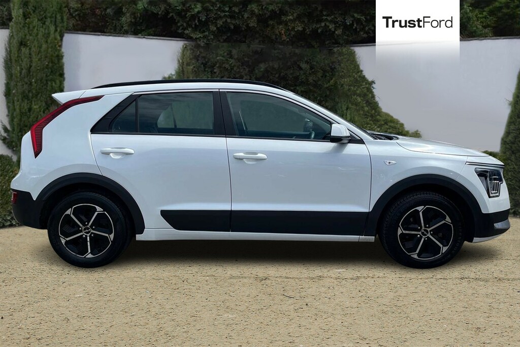 Kia Niro 1.6H Gdi 2 Suv - Full Service History R White #3