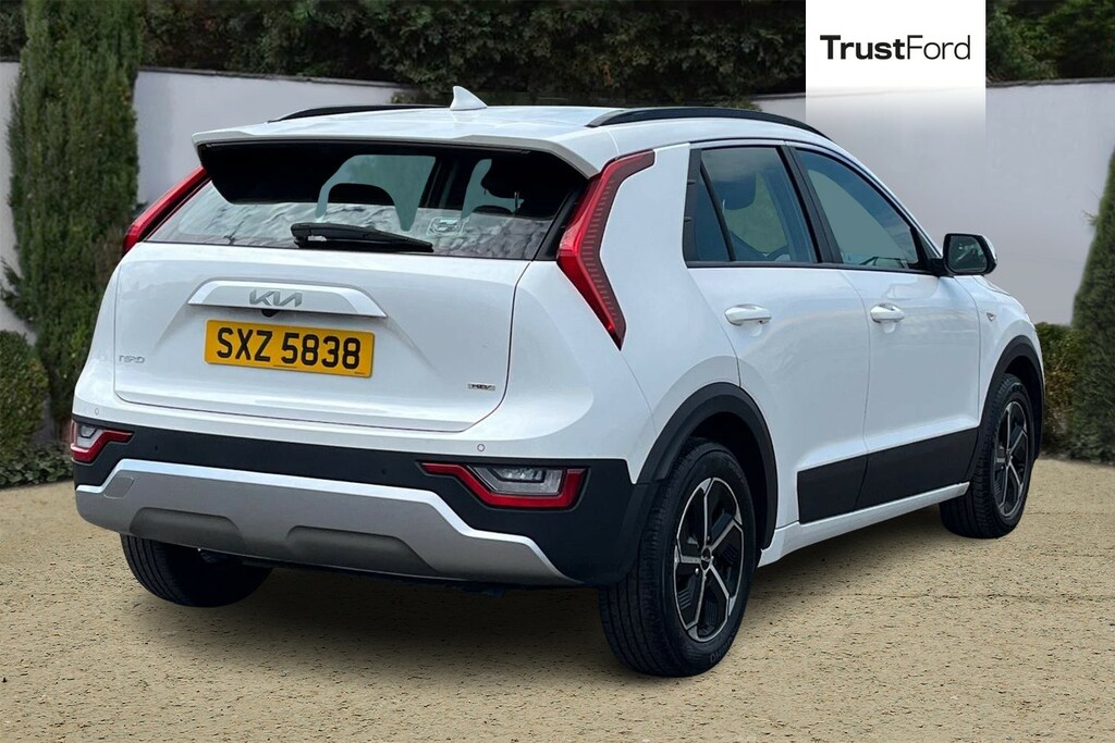 Kia Niro 1.6H Gdi 2 Suv - Full Service History R White #4