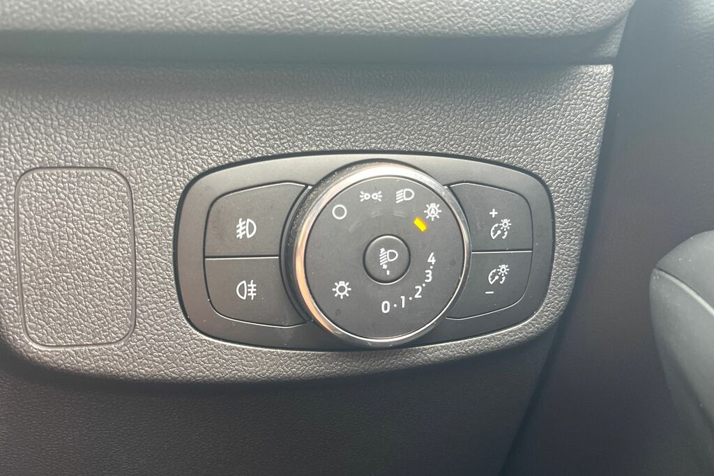 Ford Focus 1.0 Ecoboost Hybrid Mhev Titanium X 2024 Silver #27