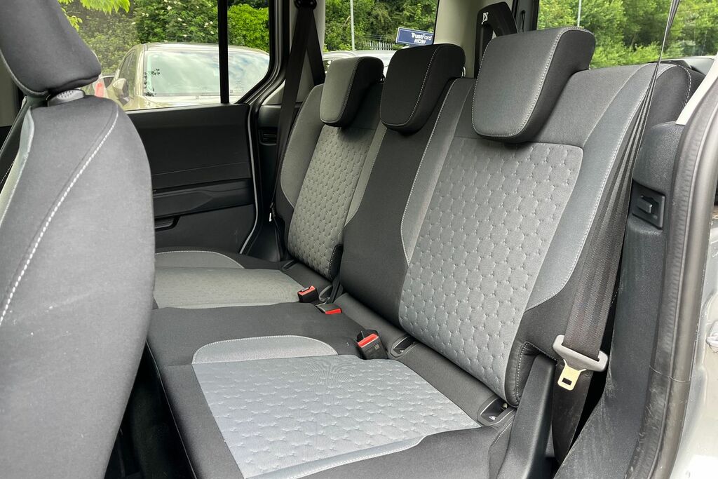 Ford Tourneo Courier 100Kw Titanium 43Kwh Green #20