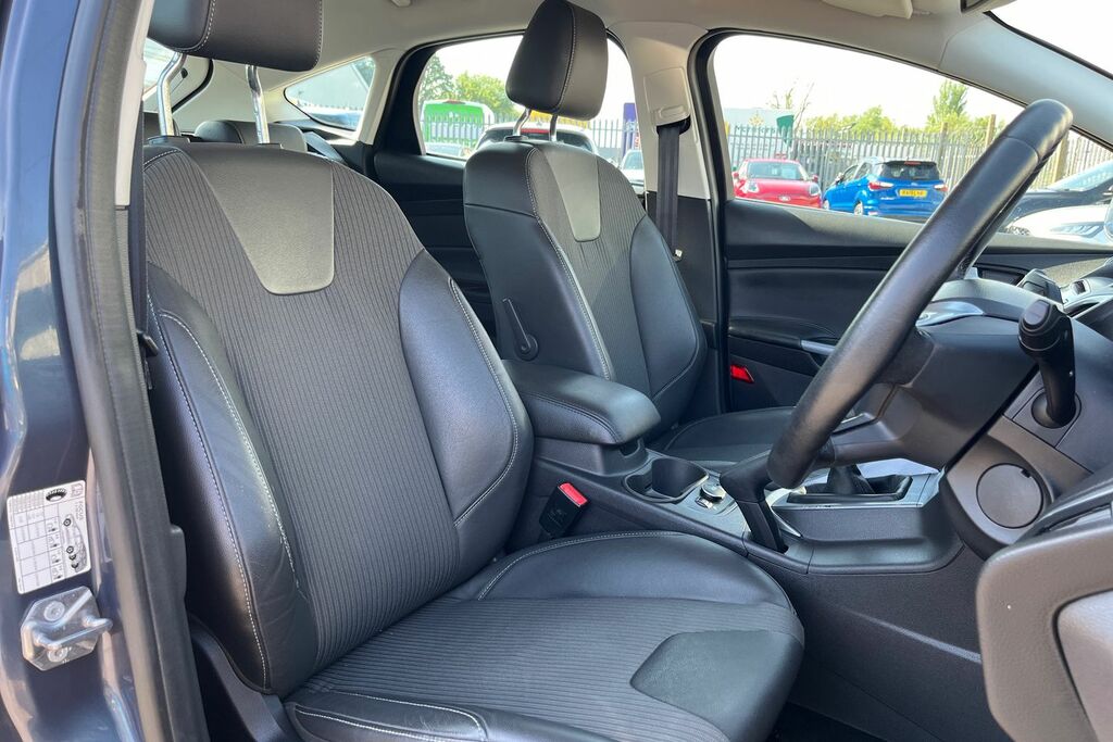 Ford Focus Titanium Navigator Blue #17