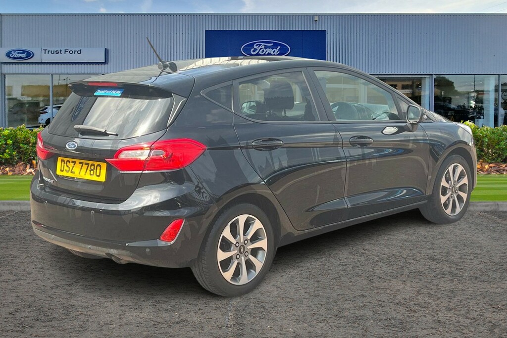 Ford Fiesta 1.1 Trend Navigation Black #4