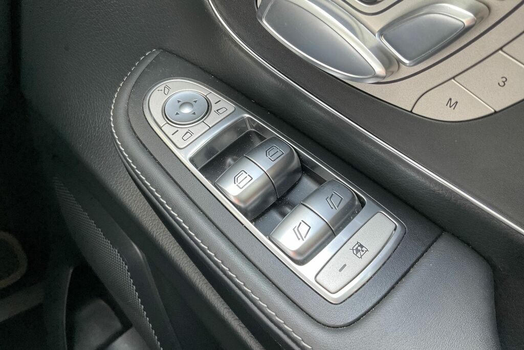 Mercedes-Benz V Class V 300 Amg Line D Red #16