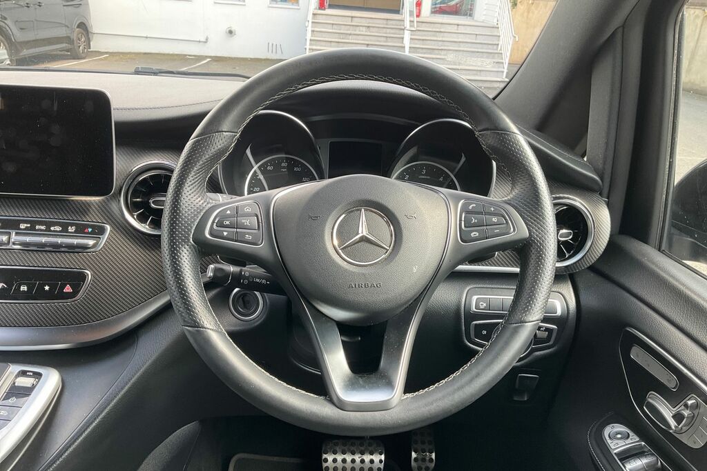 Mercedes-Benz V Class V 300 Amg Line D Red #12