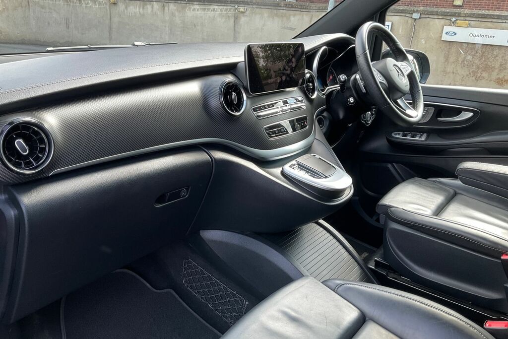 Mercedes-Benz V Class V 300 Amg Line D Red #18