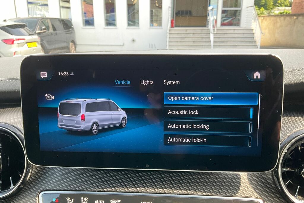 Mercedes-Benz V Class V 300 Amg Line D Red #28