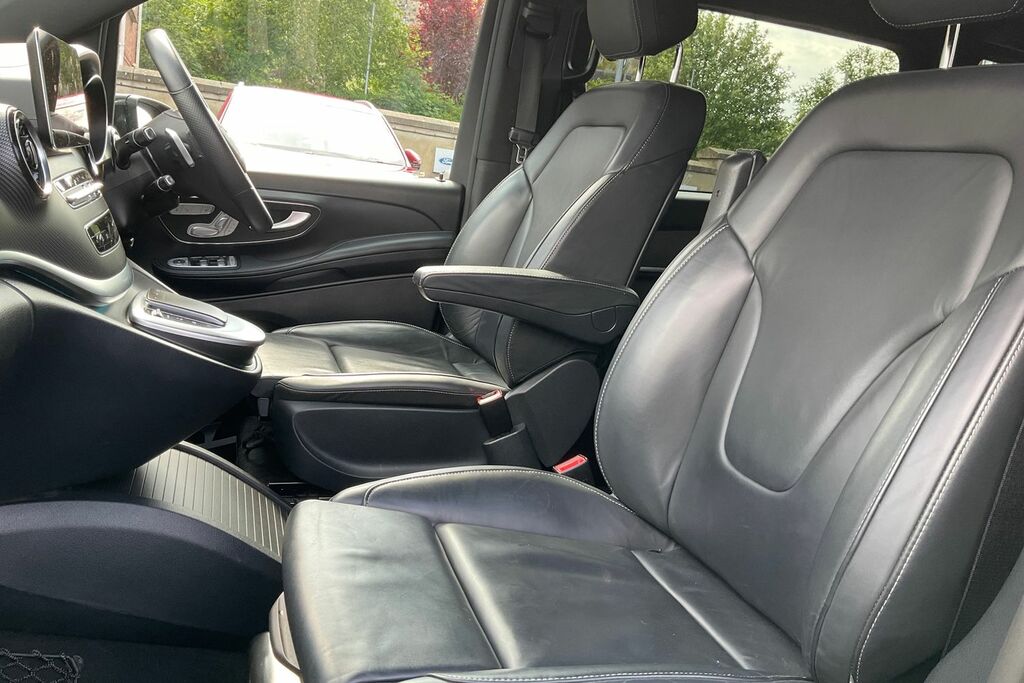 Mercedes-Benz V Class V 300 Amg Line D Red #19