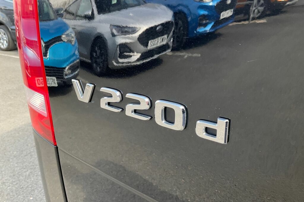 Mercedes-Benz V Class V 300 Amg Line D Red #39