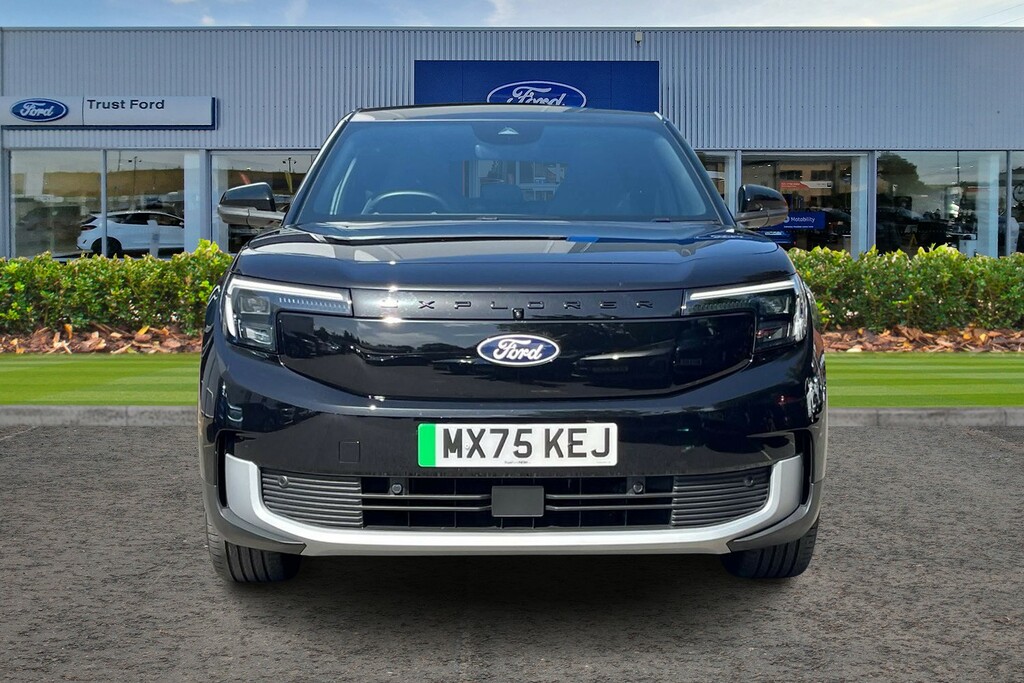 Ford Explorer Premium Black #6