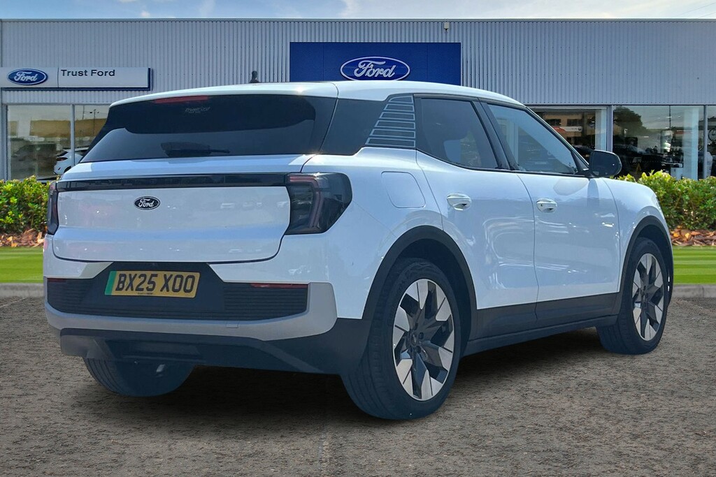 Ford Explorer Extended Range 77Kwh Premium Suv White #4