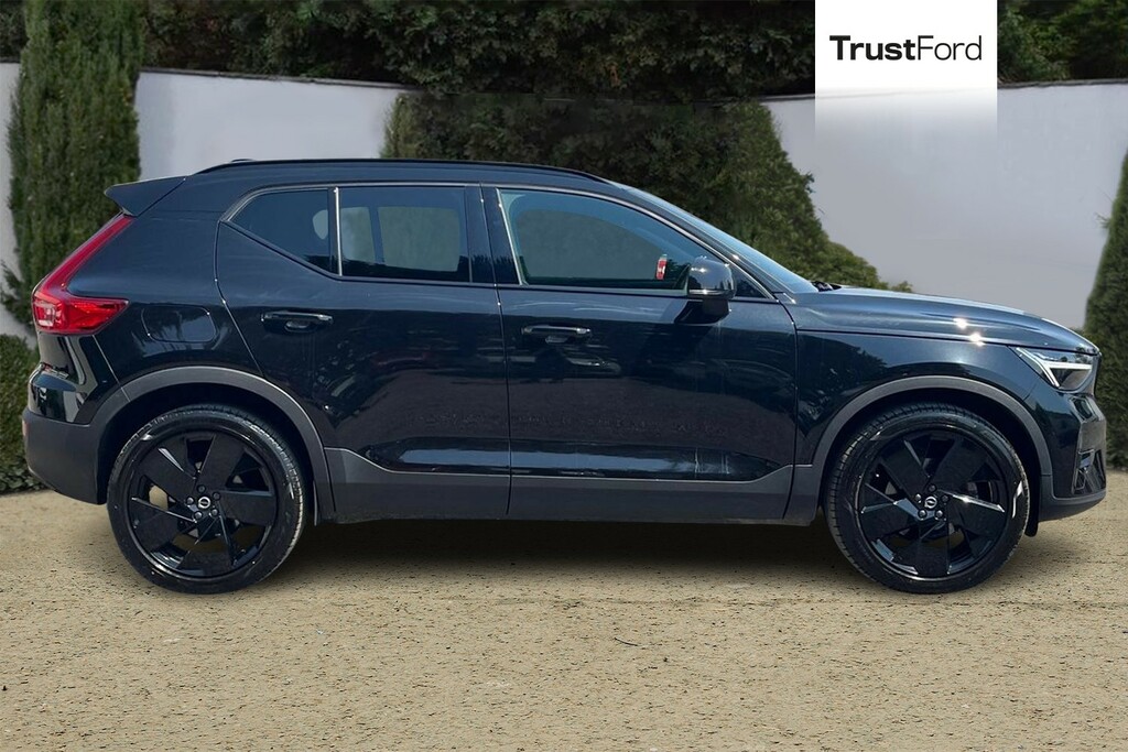 Volvo XC40 2.0 B4p Plus Black Edition CVZ7127 Black #3