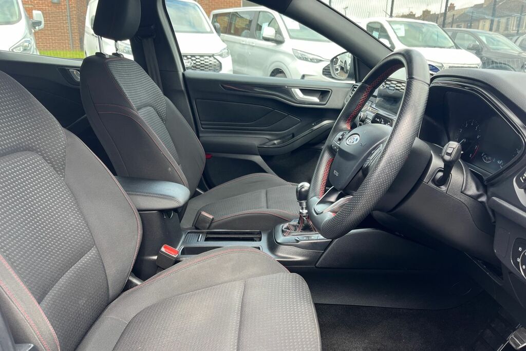 Ford Focus Hatchback 1.5T Ecoboost Vignale Euro 6 Ss Purple #17