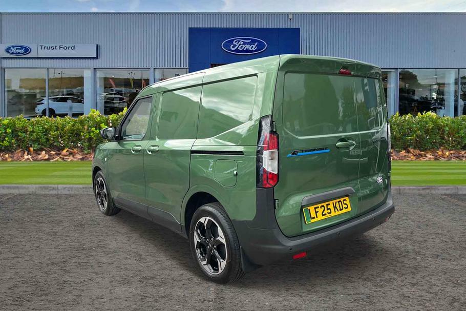 Ford Transit Courier Limited Green #2