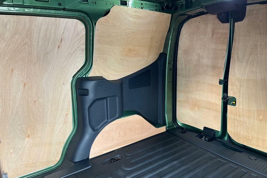 Ford Transit Courier Limited Green #4
