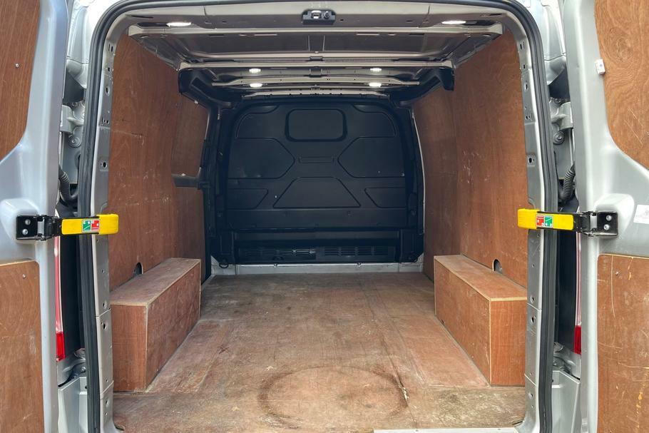 Ford Transit Custom 300 Limited L1 Swb Fwd 2.0 Ecoblue 130Ps Low Roof TRZ4373 Silver #4
