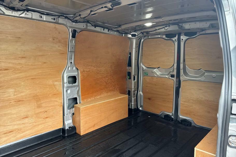 Ford Transit Custom 320 Limited L1 Swb Fwd 2.5 Phev 232Ps Low Roo WP75VZJ Silver #4