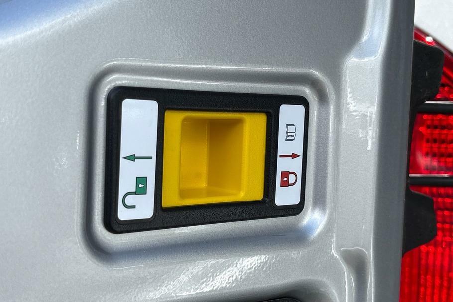 Ford Transit Custom 320 65Kwh Trend Panel Van L1 H1 White #8