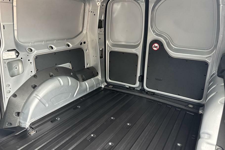 Ford Transit Connect 230 L2 2.0 Ecoblue 102Ps Limited Silver #4