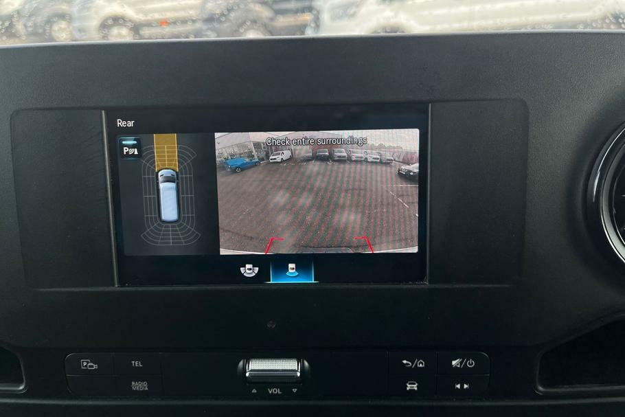 Mercedes-Benz Sprinter 2L Progressive White #24