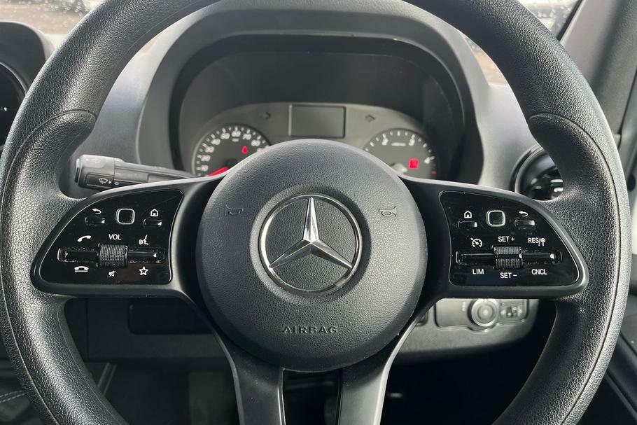 Mercedes-Benz Sprinter 2L Progressive White #15