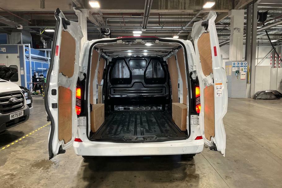 Ford Transit Custom 280 Limited L1 Swb Fwd 2.0 Ecoblue 136Ps Low Roof DV24HSC White #6