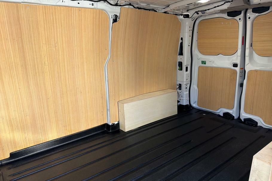 Ford Transit Custom 320 Limited L1 Swb Fwd 2.0 Ecoblue 136Ps Low Roof White #4