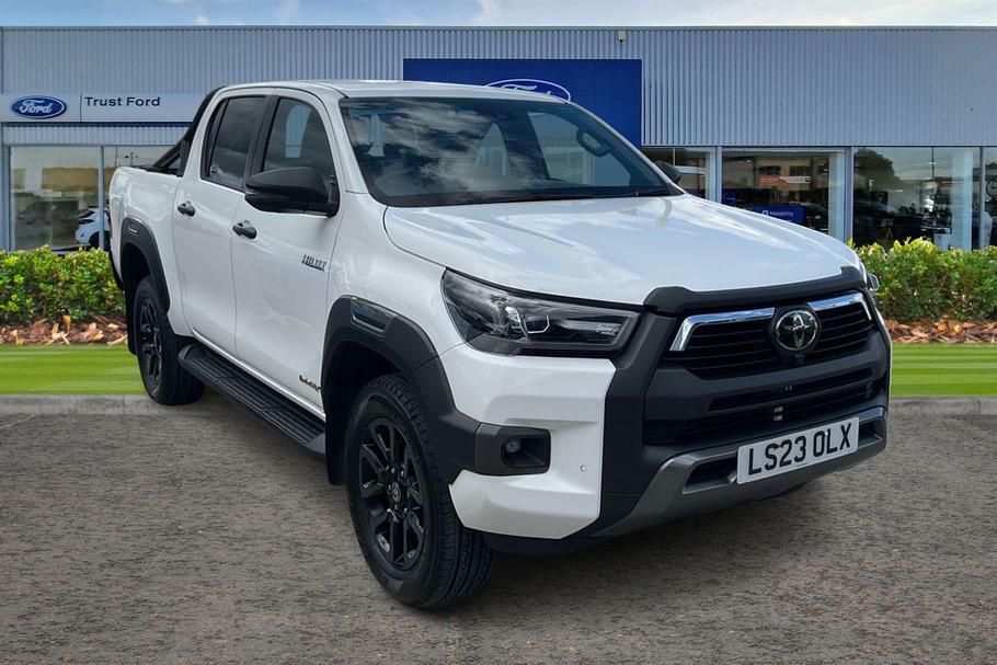 Toyota HILUX Invincible X 2.8 D-4d Double Cab Pick Up White