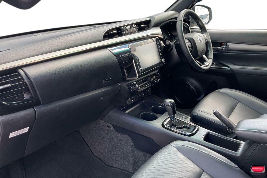 Toyota HILUX Invincible X 2.8 D-4d Double Cab Pick Up White #3