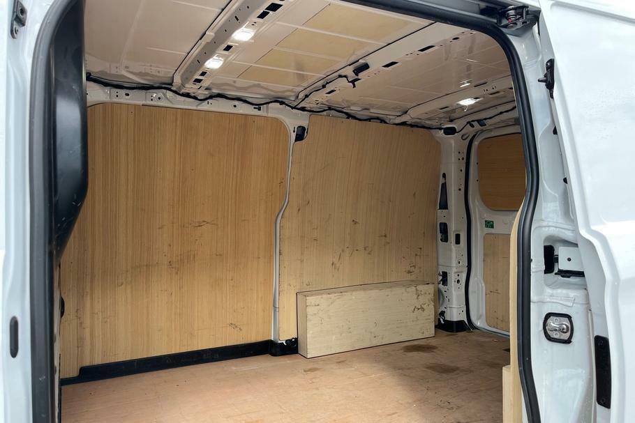 Ford Transit Custom 320 Limited L1 Swb Fwd 2.0 Ecoblue 136Ps Low Roof White #4