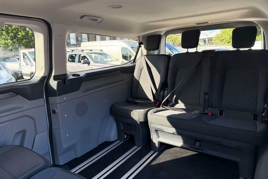 Ford Tourneo Custom 340 Titanium L2 Lwb 9 Seat Minibus Fwd 2.5 Ph Silver #4