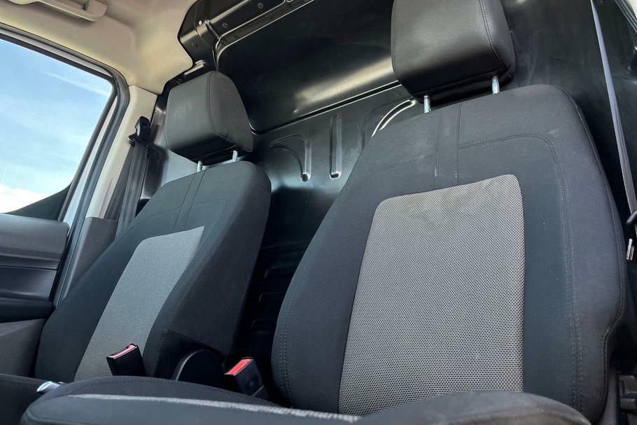 Ford Transit Connect Leader White #30