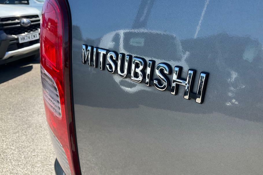 Mitsubishi L200 2.4 Di-d Dc Barbarian Pickup Double Cab Black #20