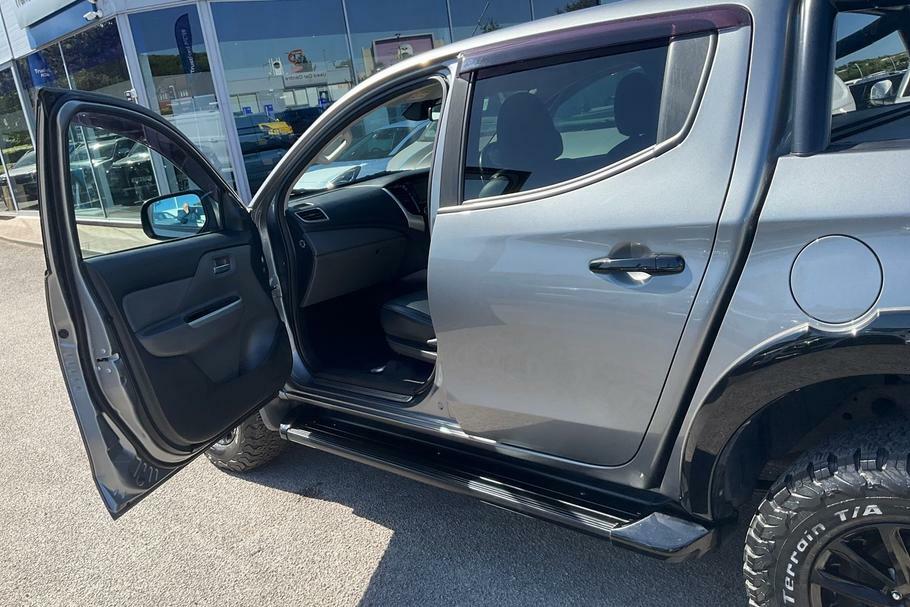 Mitsubishi L200 2.4 Di-d Dc Barbarian Pickup Double Cab Black #19