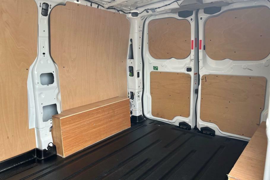 Ford Transit Custom 320 Limited L1 Swb Fwd 2.0 Ecoblue 136Ps BK24NNU White #4