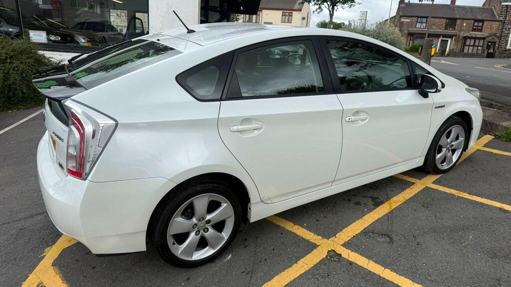 Toyota Prius Hatchback Black #29