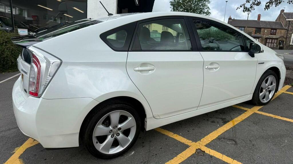 Toyota Prius Hatchback Black #28
