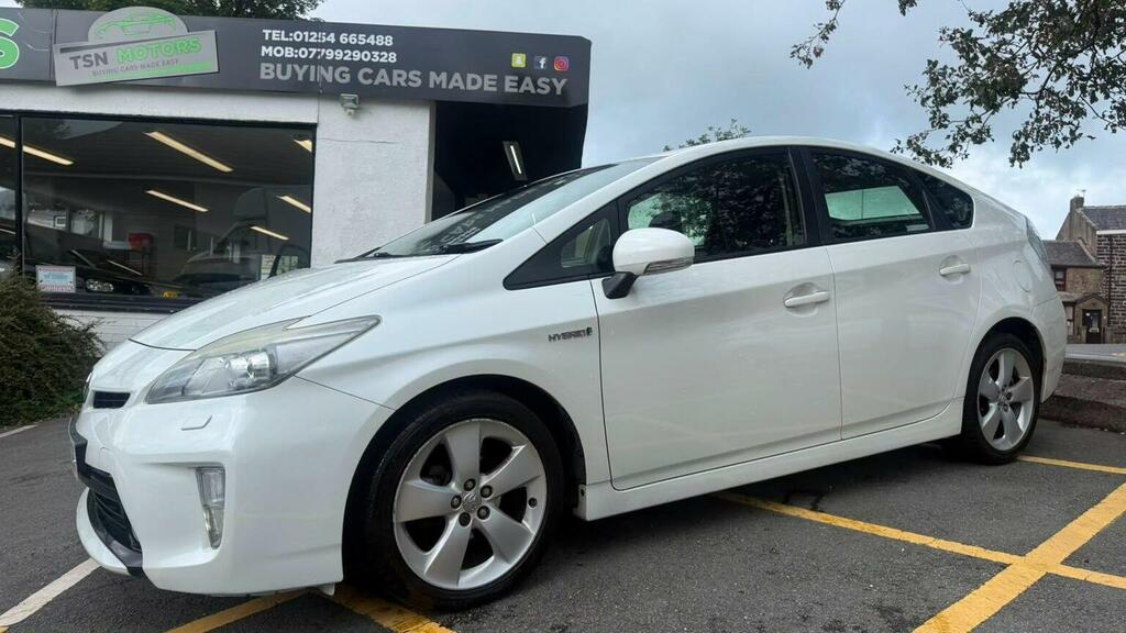 Toyota Prius Hatchback Black #14