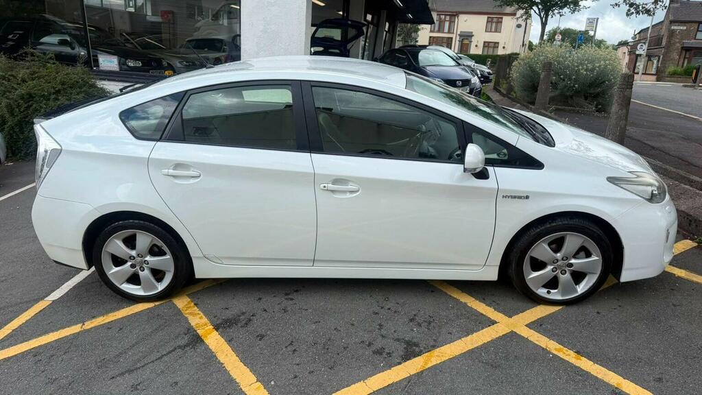 Toyota Prius Hatchback Black #25