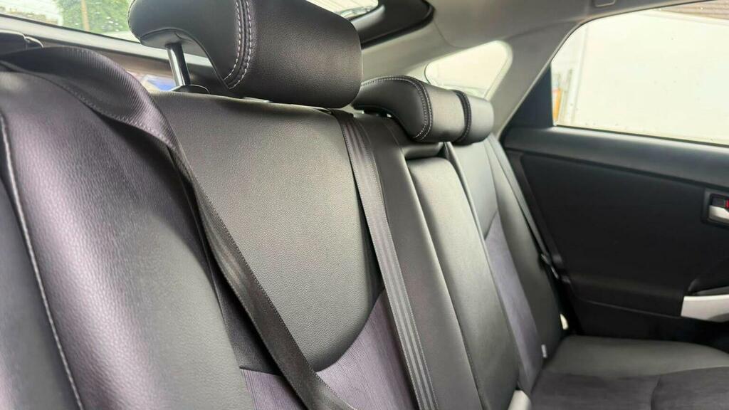 Toyota Prius Hatchback Black #35
