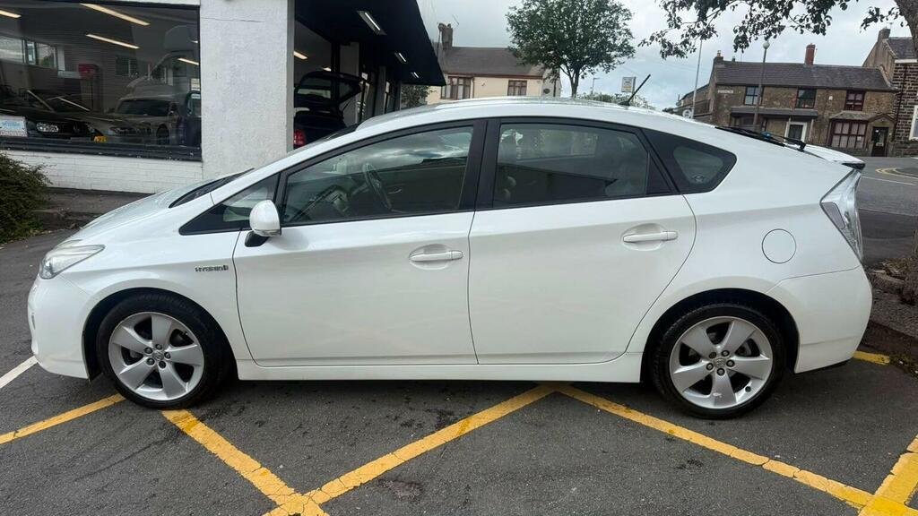 Toyota Prius Hatchback Black #19